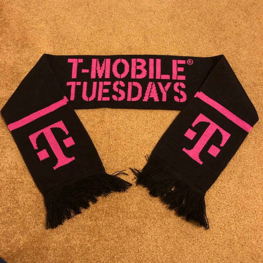 Winter Scarf T-Mobile Tuesday’s Black/Pink